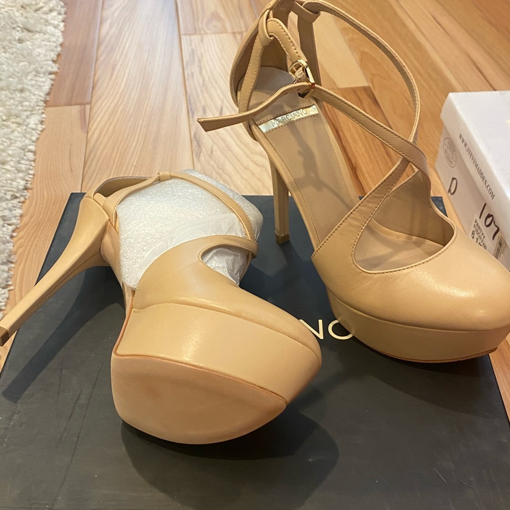 Brand new tan criss cross heels